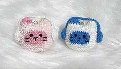 ヘッドフォンをつけたねこのかぎ針編み キーホルダー ハンドメイド2個セット