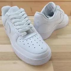 ナイキ ウィメンズ エアフォース 1 07 ホワイト 23.5cm