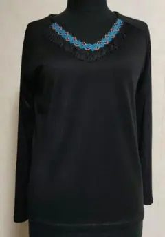 アーバンリサーチのフリンジ付きVネック長Ｔシャツ