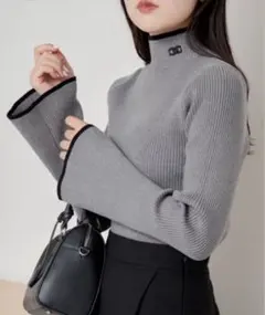 グレー ハイネックリブニット フレアスリーブ