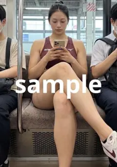 AI美女 グラビア 電車内 ボルドーウェア 260905_35