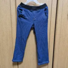 ネイビーのポケット付き長ズボン