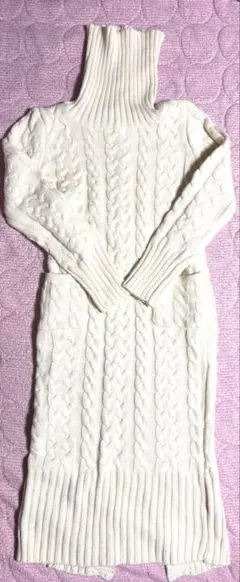 ホワイト ケーブルニット タートルネック セーター