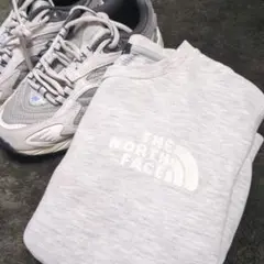 THE NORTH FACE グレー スウェット