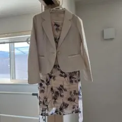 ホワイトジャケットと花柄ドレスセット
