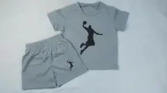 【4月24日まで限定お値下げ】バスケットボール選手Tシャツとショーツセット