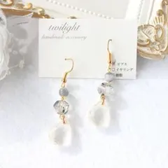 ハンドメイド　ビーズピアス　イヤリング　グレー　ドロップ　【即購入OK】