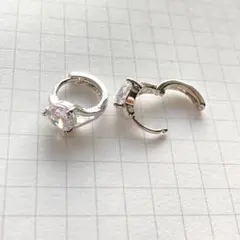 ≪340 ベージュ≫レジンピアス 400円 - メルカリ