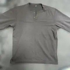 UNIQLO グレー 半袖Tシャツ
