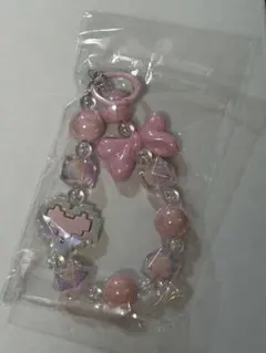 ピンクのリボンとハートのストラップ