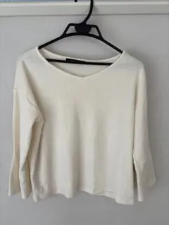 アイボリー Vネック 七分袖ニット