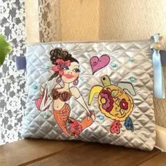 ロラライハリス★刺繍★サテンキルティング★マーメイドと海亀のポーチ