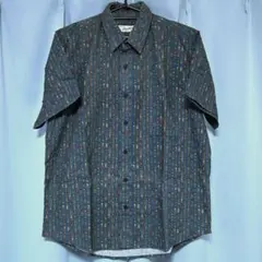 Mサイズ・カラフルな幾何学模様・半袖シャツ