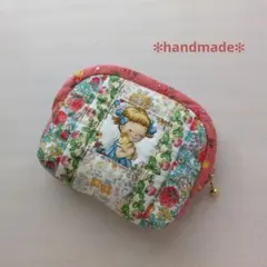 ハンドメイド　パッチワークキルトポーチ　マーガレット&ソフィー　赤系　いちご