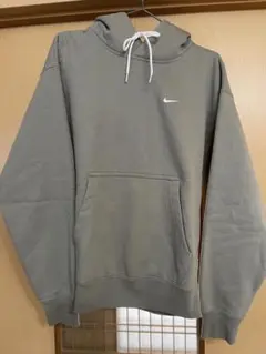 美品　Nike ナイキソロスウッシュ　フーディーパーカー