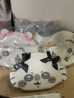 ちいかわ、ハチワレ　うさぎ　モモンガ 低反発クッション〜リボン〜