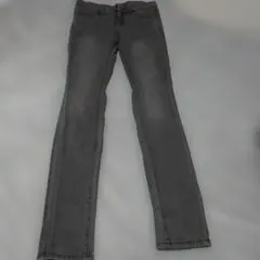 ユニクロ　グレー スキニーデニム 　61cm
