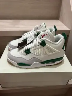 Nike SB × Air Jordan 4 Retro Pine Gree