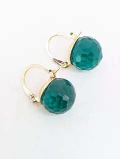 エメラルドグリーン フック式　ピアス