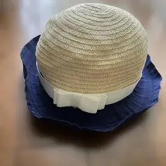組曲　リボン付きベージュとネイビーの帽子