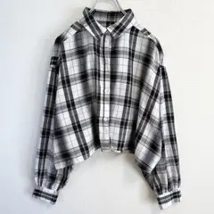 【イング】チェックシャツ M 白 黒 クロップド ショート丈 ボリューム袖