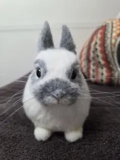 羊毛フェルトウサギ ホワイト・グレー