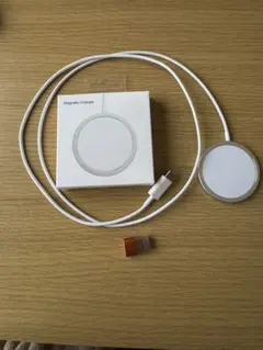 ゆ*庫様 マグネット式充電器 typeCからUSB変換プラグ付