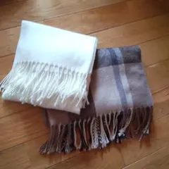 ホワイトとブラウンのチェック柄マフラー２点セット