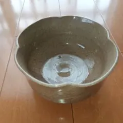 抹茶碗 灰釉 貫入 ベージュ系 茶道具 和食器 茶碗 花形口縁