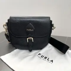 【おまけ付き】FURLA URANIA レザーショルダーバッグ ブラックのサムネイル