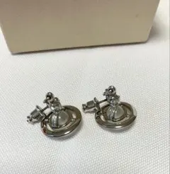 Vivienne Westwood オーブ ピアス シルバーカラーのサムネイル