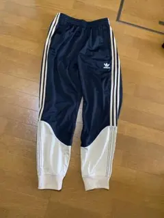 adidas ORIGINALS トリコットSSTトラックパンツ　Sサイズ