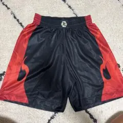 バスケットボールパンツ 黒と赤の炎模様