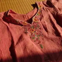 バリ島　ピンクの花柄刺繍ワンピース・チュニック　M