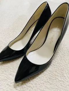 かねまつ黒パンプス7cmヒール