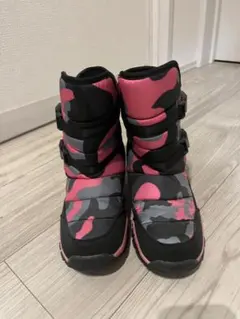 キッズ スノーブーツ 22cm ピンク迷彩 防寒ブーツ 雪遊び