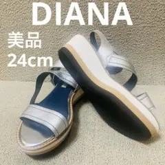 ❣️美品24cm DIANAメタリックシルバー厚底ストラップサンダルのサムネイル