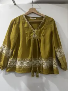 チャオパニック 刺繍入りブラウス マスタードイエロー 長袖のサムネイル