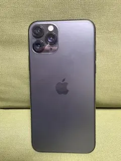 iPhone 11 Pro 256GB グレーです。