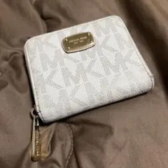 MICHAEL KORS 二つ折り財布 ホワイトラウンドファスナーのサムネイル