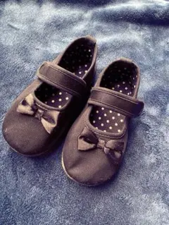 リボン付き黒キッズシューズ 16.0cm