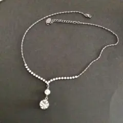 クリスタル装飾のネックレス