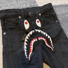 【A BATHING APE】正規品です！シャーク デニムパンツ ブラックのサムネイル