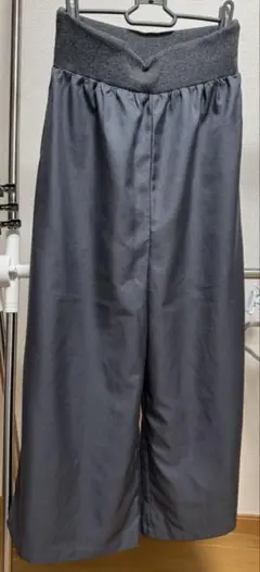 ダークグレー ワイドパンツ