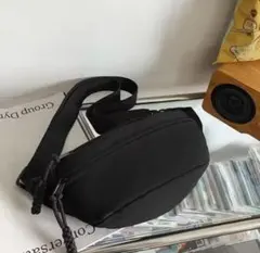 ブラック ショルダーバッグ スリングバッグ