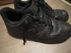 Nike Air Force 1 ブラック スニーカーのサムネイル