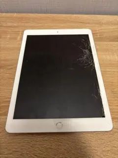 Apple iPad 本体 ひび割れあり(ジャンク品)