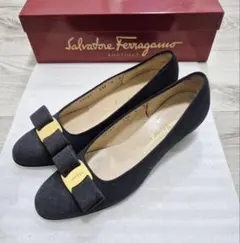 Ferragamo ヴァラ パンプス ブラック　フェラガモのサムネイル