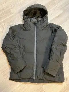 人気カラー　UNIQLOユニクロシームレスダウンパーカー　Mサイズ