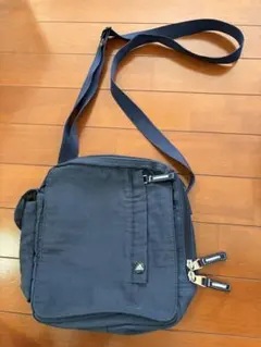 adidasアディダス☆ショルダーバッグ　ポシェット